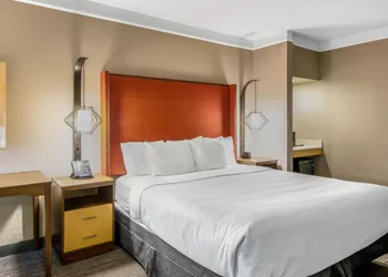 La Quinta Inn & Suites by Wyndham San Francisco Airport N hotel thumbnail 4