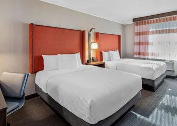 La Quinta Inn & Suites by Wyndham San Francisco Airport N hotel thumbnail 6