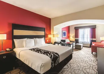 La Quinta Inn & Suites by Wyndham Fargo-Medical Center hotel thumbnail 3