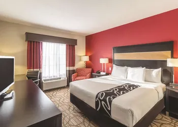 La Quinta Inn & Suites by Wyndham Fargo-Medical Center hotel thumbnail 4