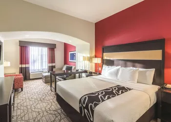 La Quinta Inn & Suites by Wyndham Fargo-Medical Center hotel thumbnail 5