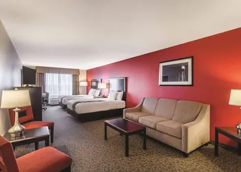 La Quinta Inn & Suites by Wyndham Fargo-Medical Center hotel thumbnail 8