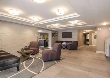 La Quinta Inn & Suites by Wyndham Portland DT/Maine Med hotel thumbnail 4