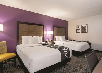La Quinta Inn & Suites by Wyndham Portland DT/Maine Med hotel thumbnail 7