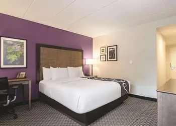 La Quinta Inn & Suites by Wyndham Portland DT/Maine Med hotel thumbnail 8