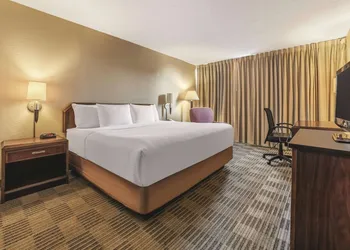 Ramada by Wyndham Fairfield NJ hotel thumbnail 8
