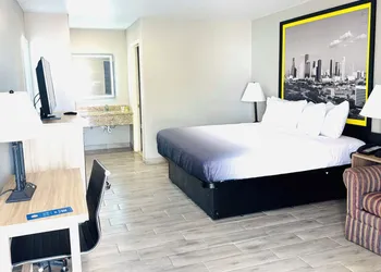 Super 8 by Wyndham Corpus Christi hotel thumbnail 4
