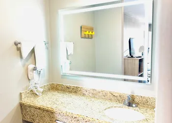 Super 8 by Wyndham Corpus Christi hotel thumbnail 5