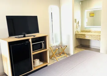 Super 8 by Wyndham Corpus Christi hotel thumbnail 6