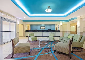 La Quinta Inn & Suites by Wyndham Corpus Christi Airport hotel thumbnail 2