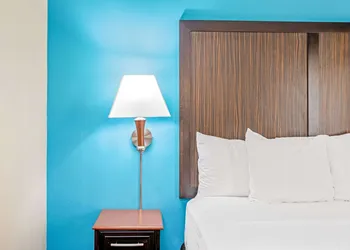 La Quinta Inn & Suites by Wyndham Corpus Christi Airport hotel thumbnail 4