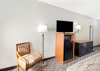 La Quinta Inn & Suites by Wyndham Corpus Christi Airport hotel thumbnail 5
