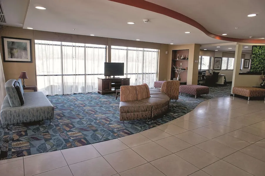 La Quinta Inn & Suites by Wyndham Edmond hotel detail image 2