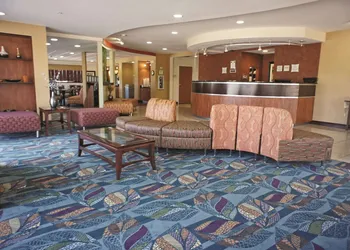 La Quinta Inn & Suites by Wyndham Edmond hotel thumbnail 3