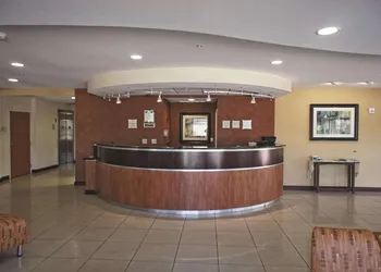 La Quinta Inn & Suites by Wyndham Edmond hotel thumbnail 4