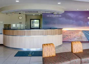 La Quinta Inn & Suites by Wyndham Edmond hotel thumbnail 5