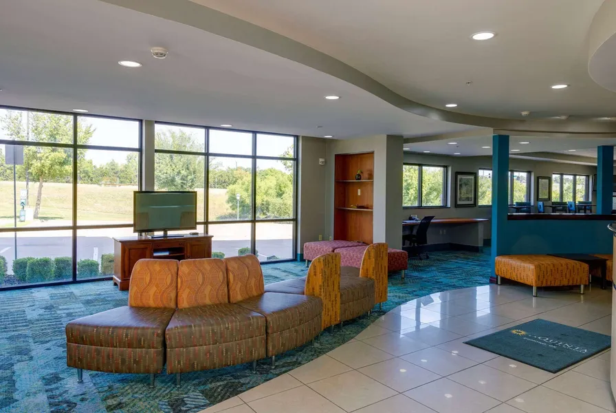 La Quinta Inn & Suites by Wyndham Edmond hotel detail image 6
