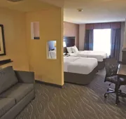 La Quinta Inn & Suites by Wyndham Edmond hotel detail image 7