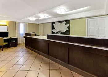 La Quinta Inn by Wyndham Santa Fe hotel thumbnail 2