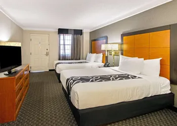 La Quinta Inn by Wyndham Santa Fe hotel thumbnail 7