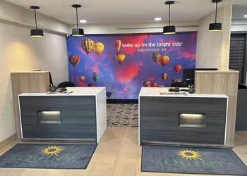 La Quinta Inn by Wyndham Albuquerque Airport hotel thumbnail 2