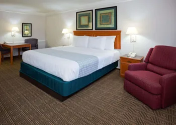 La Quinta Inn by Wyndham Albuquerque Airport hotel thumbnail 5