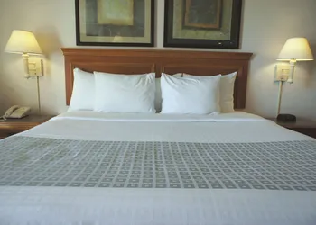 La Quinta Inn by Wyndham Albuquerque Airport hotel thumbnail 7