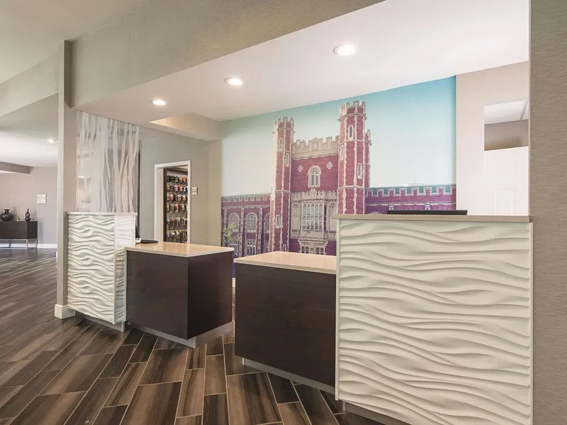 La Quinta Inn & Suites by Wyndham Oklahoma City Norman hotel detail image 2