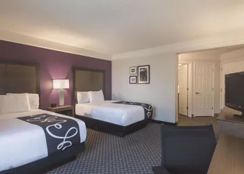 La Quinta Inn & Suites by Wyndham Oklahoma City Norman hotel thumbnail 4