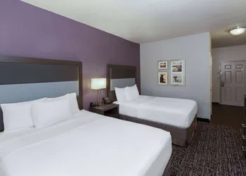 La Quinta Inn & Suites by Wyndham Rockwall hotel thumbnail 4