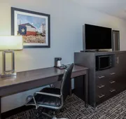 La Quinta Inn & Suites by Wyndham Rockwall hotel detail image 7
