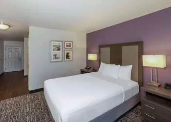 La Quinta Inn & Suites by Wyndham Rockwall hotel thumbnail 8