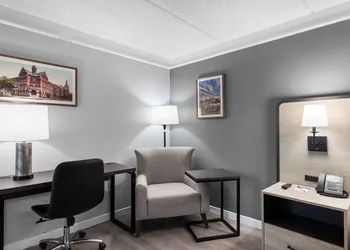 La Quinta Inn by Wyndham Stockton hotel thumbnail 7