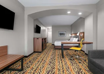 La Quinta Inn & Suites by Wyndham Belton - Temple South hotel thumbnail 4