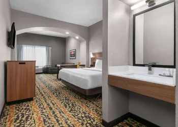 La Quinta Inn & Suites by Wyndham Belton - Temple South hotel thumbnail 8
