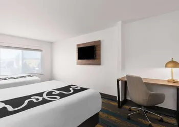 La Quinta Inn & Suites by Wyndham Kennewick hotel thumbnail 6