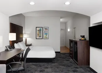 La Quinta Inn & Suites by Wyndham Columbus - Edinburgh hotel thumbnail 8