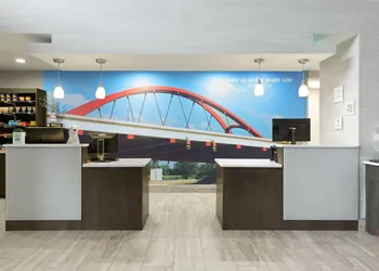 La Quinta Inn & Suites by Wyndham Columbus - Edinburgh hotel thumbnail 2