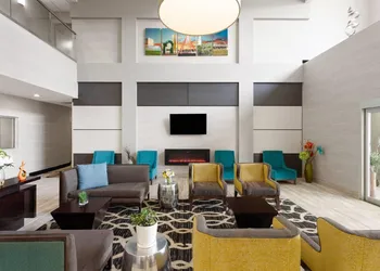 La Quinta Inn & Suites by Wyndham Columbus - Edinburgh hotel thumbnail 4
