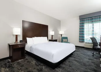 La Quinta Inn & Suites by Wyndham Columbus - Edinburgh hotel thumbnail 5