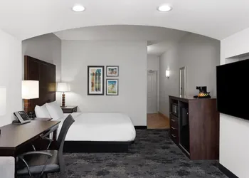 La Quinta Inn & Suites by Wyndham Columbus - Edinburgh hotel thumbnail 8