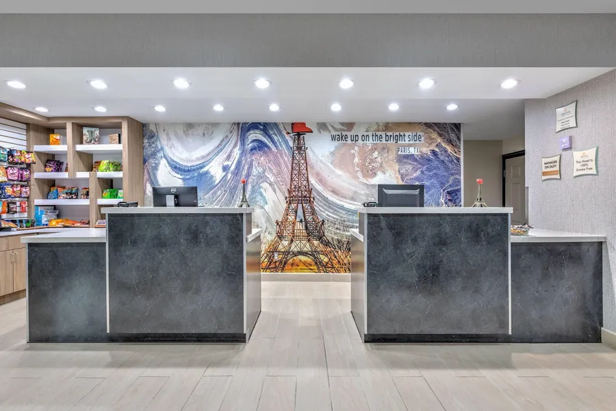 La Quinta Inn & Suites by Wyndham Paris hotel detail image 2