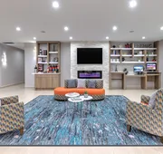 La Quinta Inn & Suites by Wyndham Paris hotel detail image 3