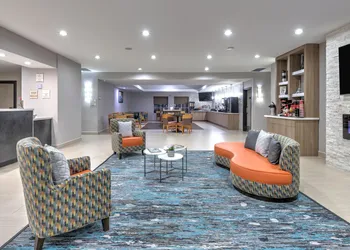 La Quinta Inn & Suites by Wyndham Paris hotel thumbnail 4