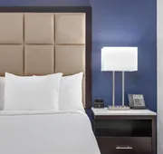 La Quinta Inn & Suites by Wyndham Paris hotel detail image 5