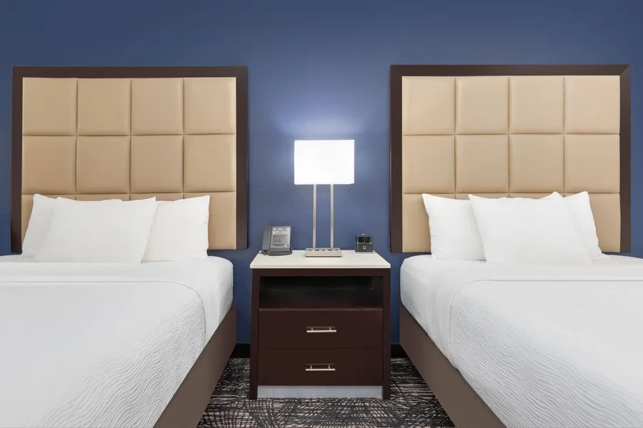 La Quinta Inn & Suites by Wyndham Paris hotel detail image 6