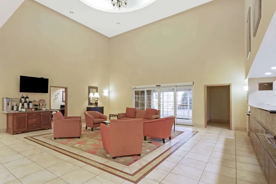 La Quinta Inn & Suites by Wyndham Stillwater-University Area hotel detail image 2