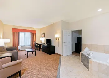 La Quinta Inn & Suites by Wyndham Stillwater-University Area hotel thumbnail 5