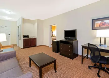 La Quinta Inn & Suites by Wyndham Stillwater-University Area hotel thumbnail 6
