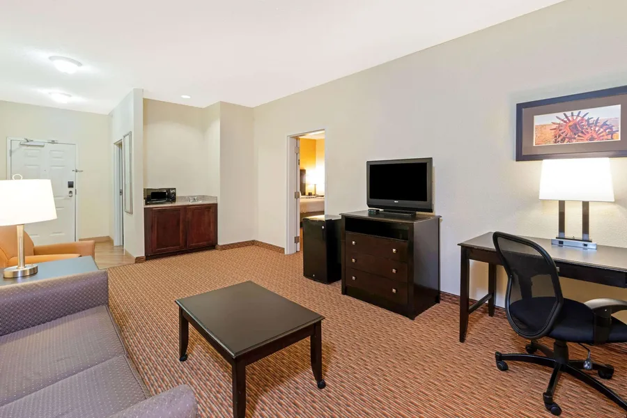 La Quinta Inn & Suites by Wyndham Stillwater-University Area hotel detail image 6